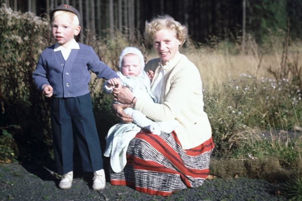1961 von links: Michael, Stefan, Elfriede Krämer